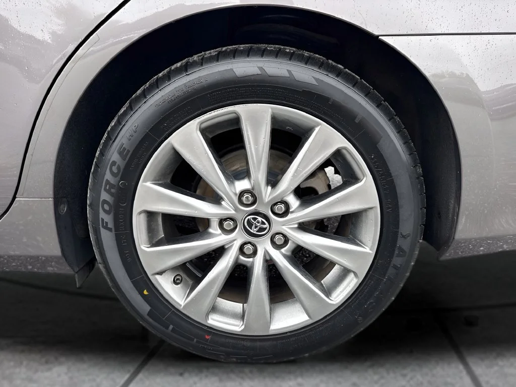 Used 2017 Gray Toyota XLE image 31