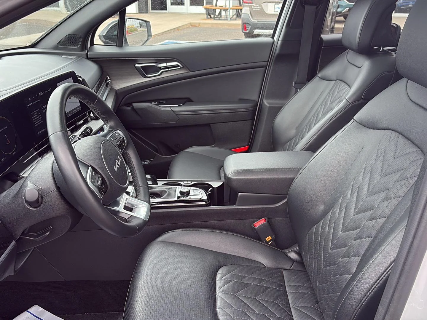 Used 2024 Glacial White Pearl/Ebony Black Roof Kia X-Pro image 12
