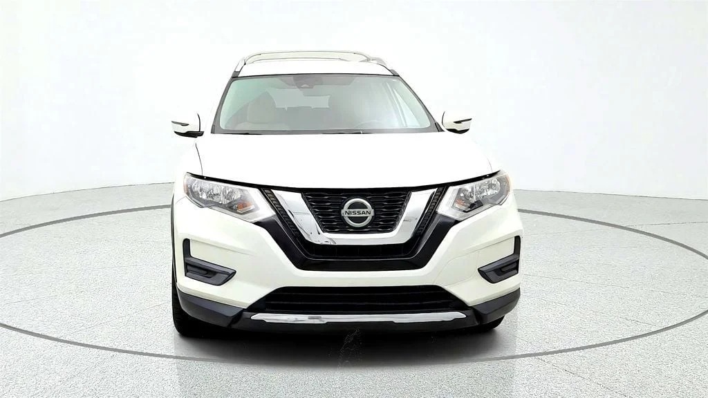 Used 2019 Pearl White Tricoat Nissan FWD SV image 2