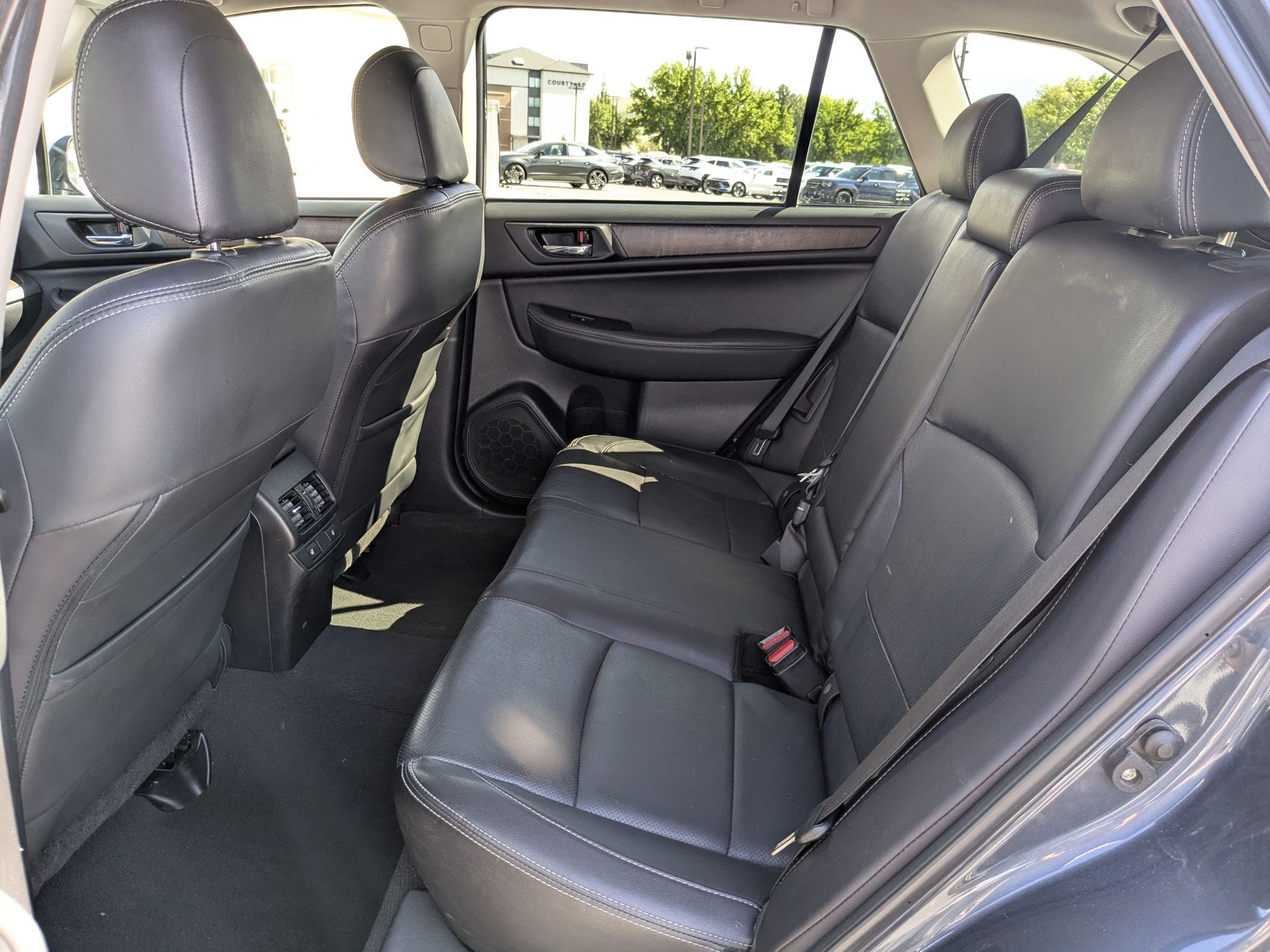 Used 2017 Carbide Gray Metallic Subaru Limited image 30