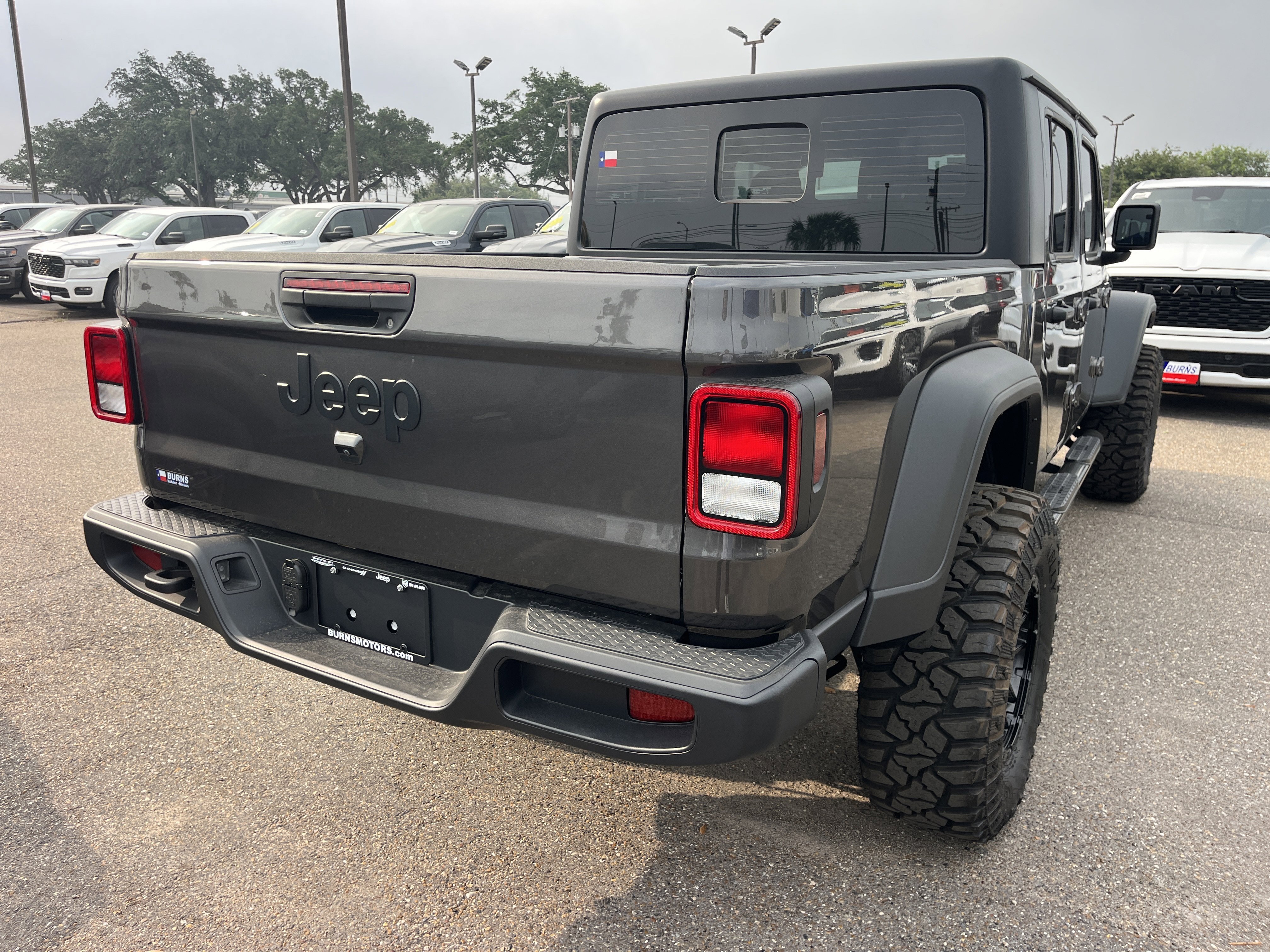 New 2026 Granite Crystal Metallic Clear-Coat Exterior Paint Jeep Sport image 8