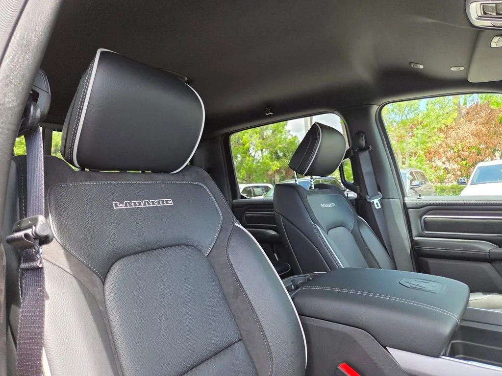 New 2026 Diamond Black Crystal Pearl-Coat Exterior Paint RAM Laramie image 15