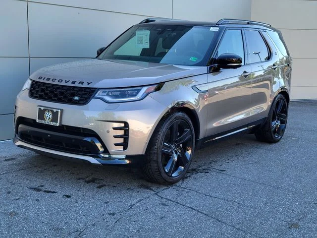 2025 Land Rover Discovery P300 Dynamic SE's photo