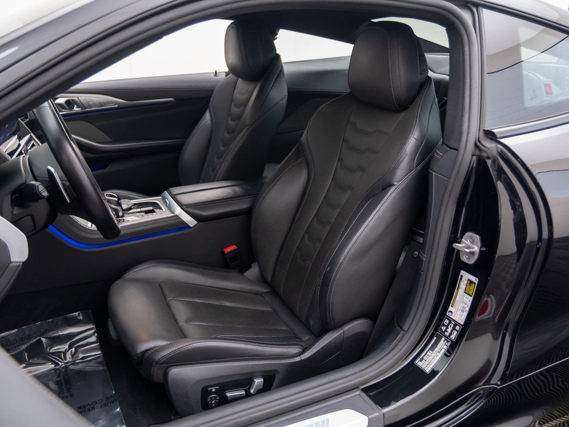 2025 BMW 8 Series M850i - Photo 16