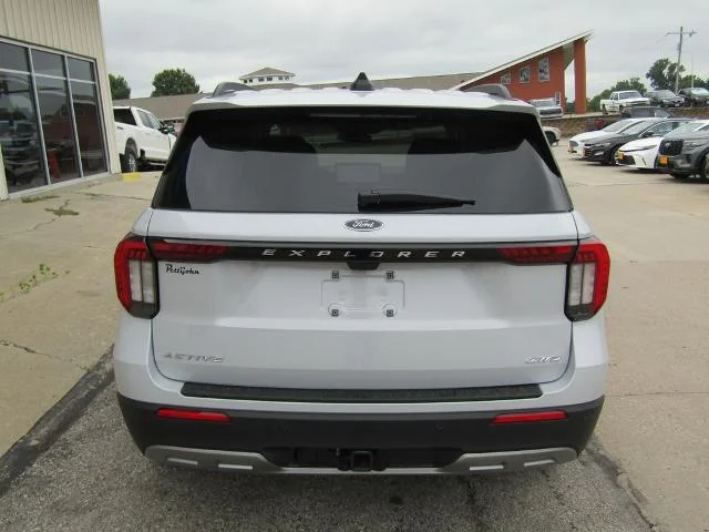 New 2026 Space White Metallic Ford Active image 38