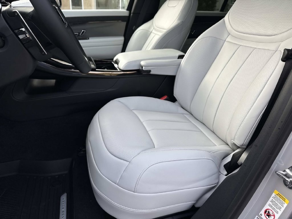 New 2027 Borasco Grey LAND ROVER SE P360 image 10