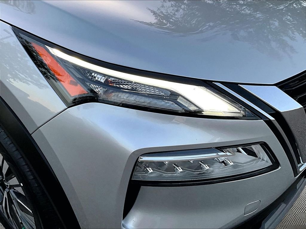 Used 2023 Silver Nissan SV image 32