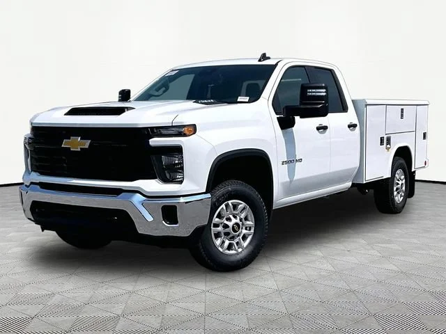 New 2026 Summit White Chevrolet WT image 3