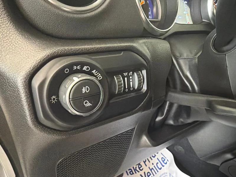 Used 2022 Silver Jeep Overland image 14
