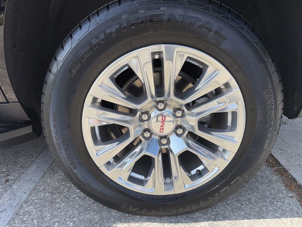 2025 GMC Yukon Denali - Photo 45