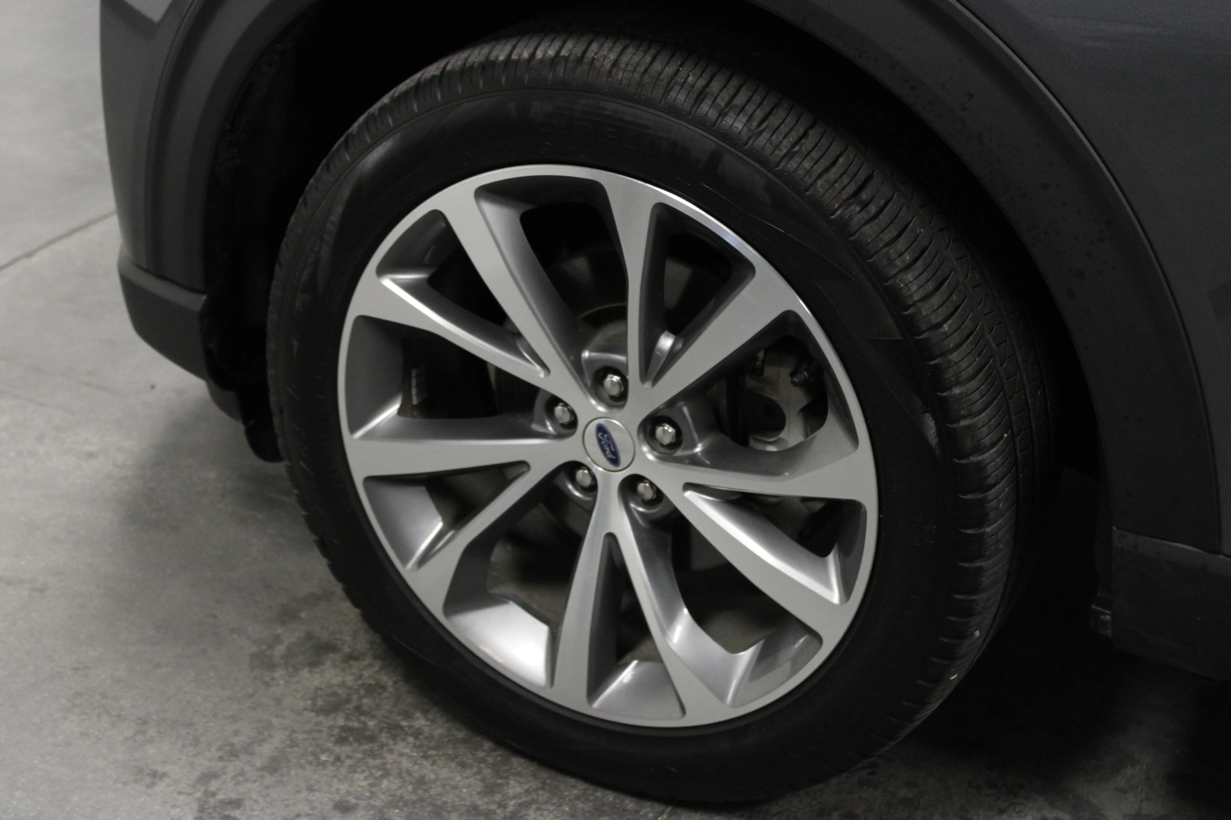 Used 2025 Gray Metallic Ford Platinum image 10