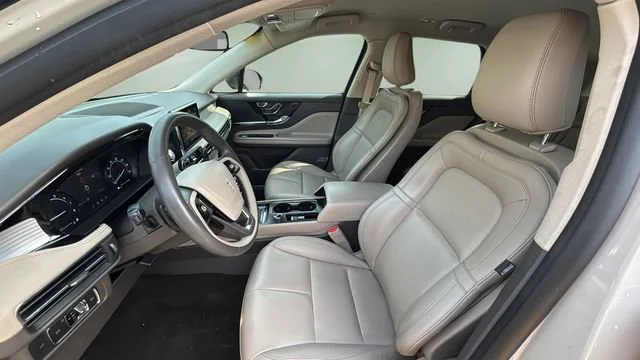 Used 2022 White Lincoln Standard image 18