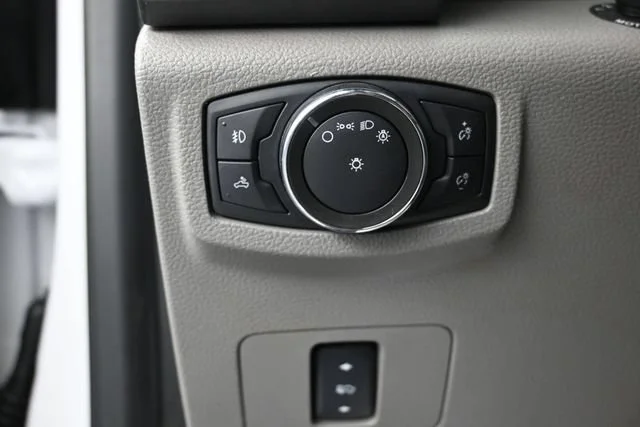 Used 2018 White Ford XL image 13