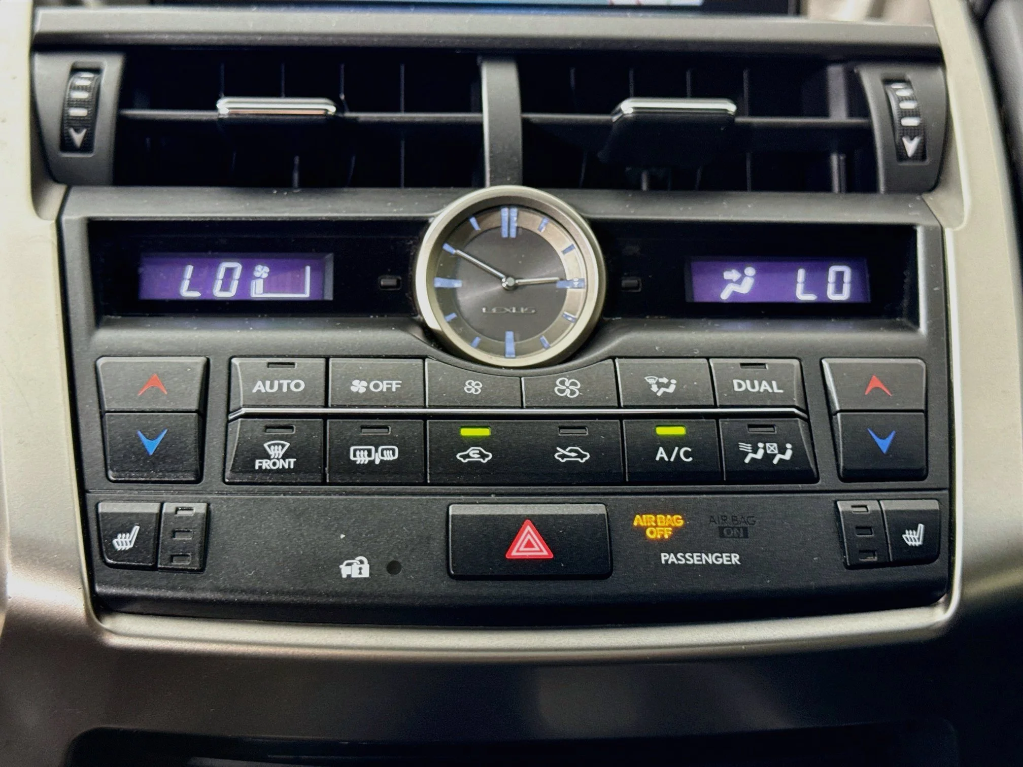 Used 2016  Lexus FWD 4dr image 18
