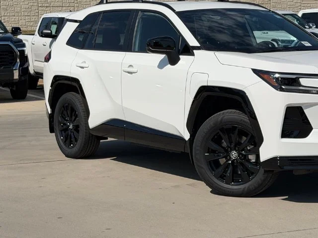New 2026 Ice Cap Toyota SE image 2