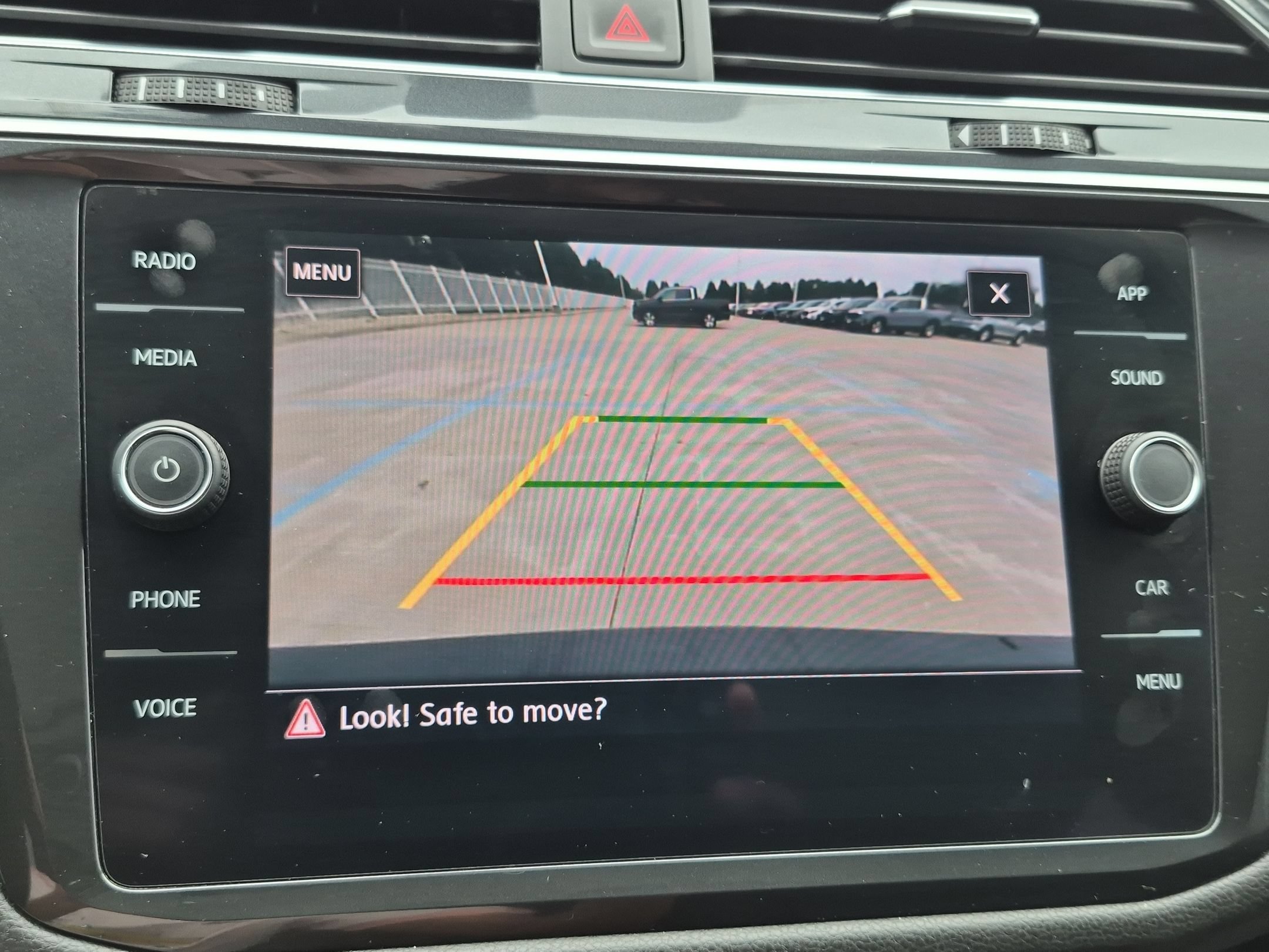 Used 2019 Deep Black Volkswagen SE image 19
