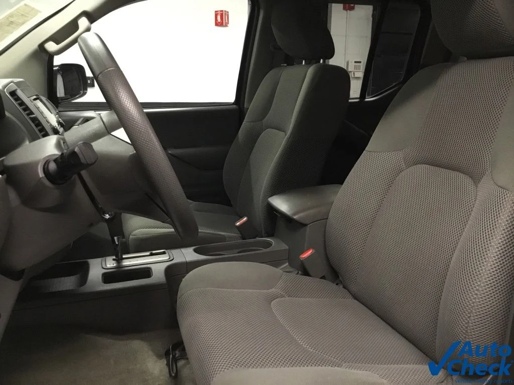 Used 2015 Silver Nissan SV image 24