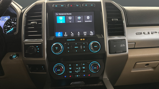 Used 2019 White Platinum Clearcoat Metallic Ford Lariat image 15