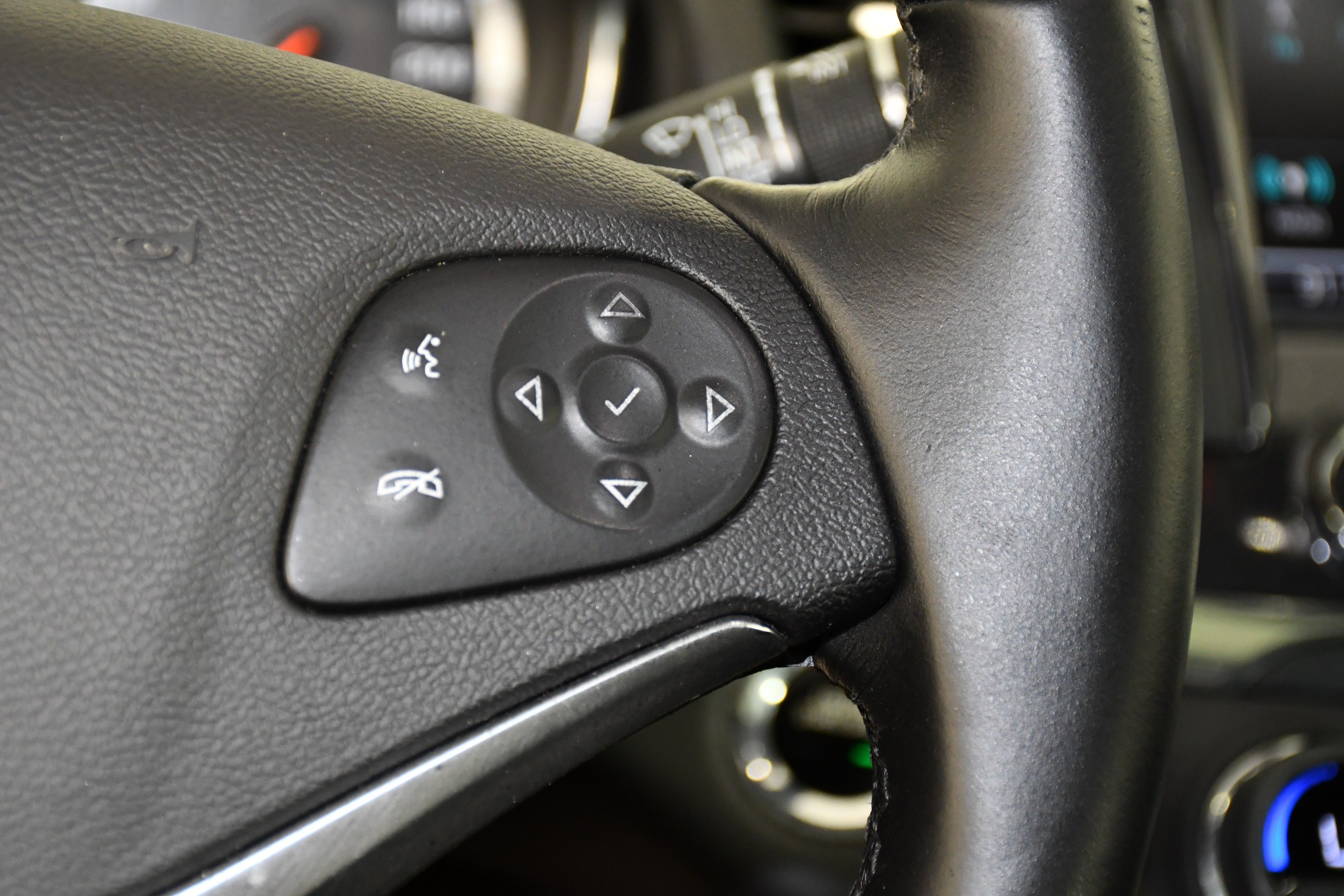 Used 2020 White Chevrolet Premier image 21