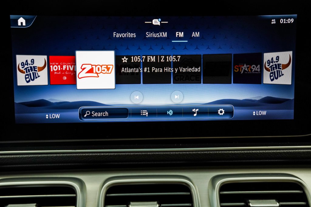 Used 2023 Black Mercedes-Benz GLB 250 image 34