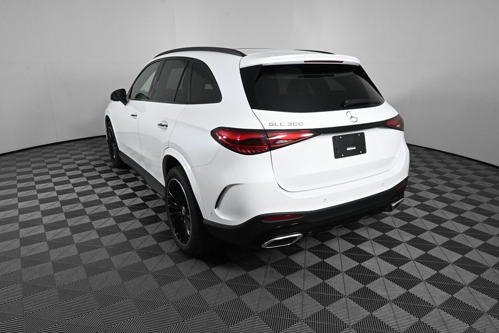 New 2027 MANUFAKTUR Moonlight White Metallic Mercedes-Benz GLC 300 image 17