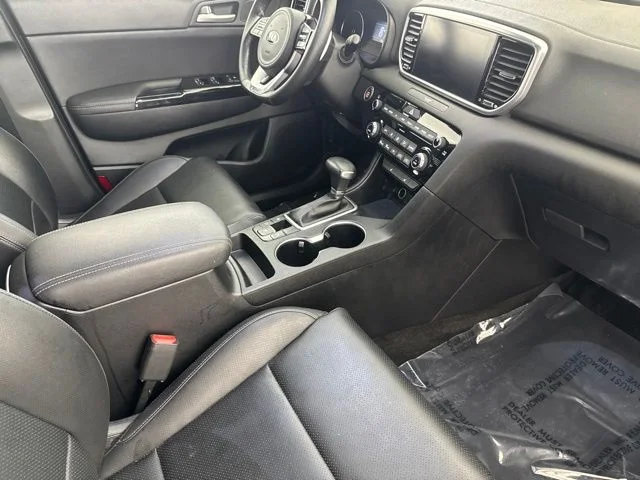 Used 2022 White Kia Nightfall image 23
