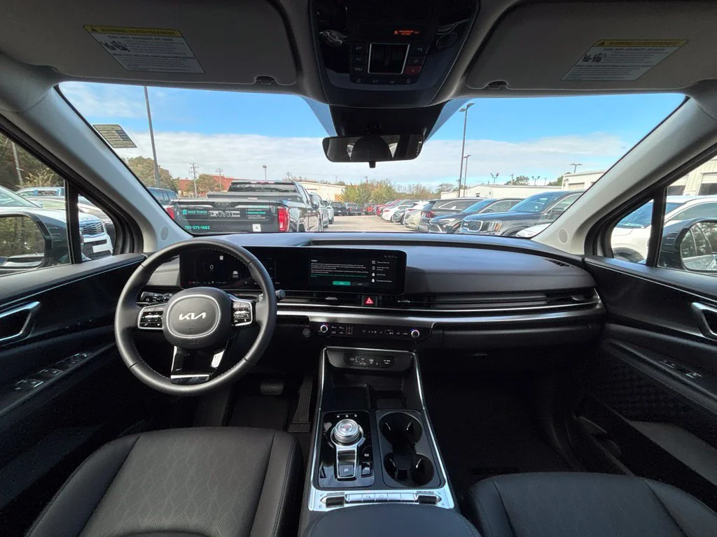 Used 2026 Silver Kia  image 17