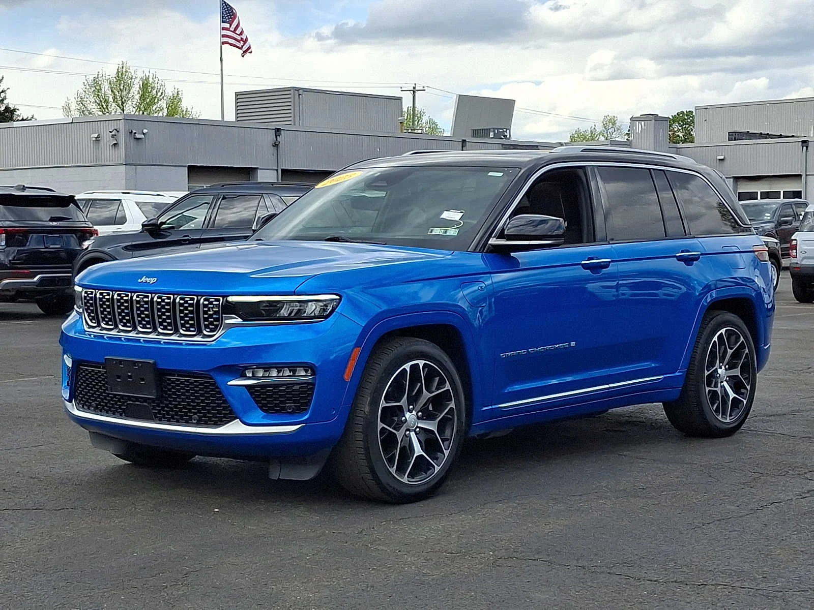 Used 2023 Hydro Blue Pearlcoat Jeep Summit Reserve image 3