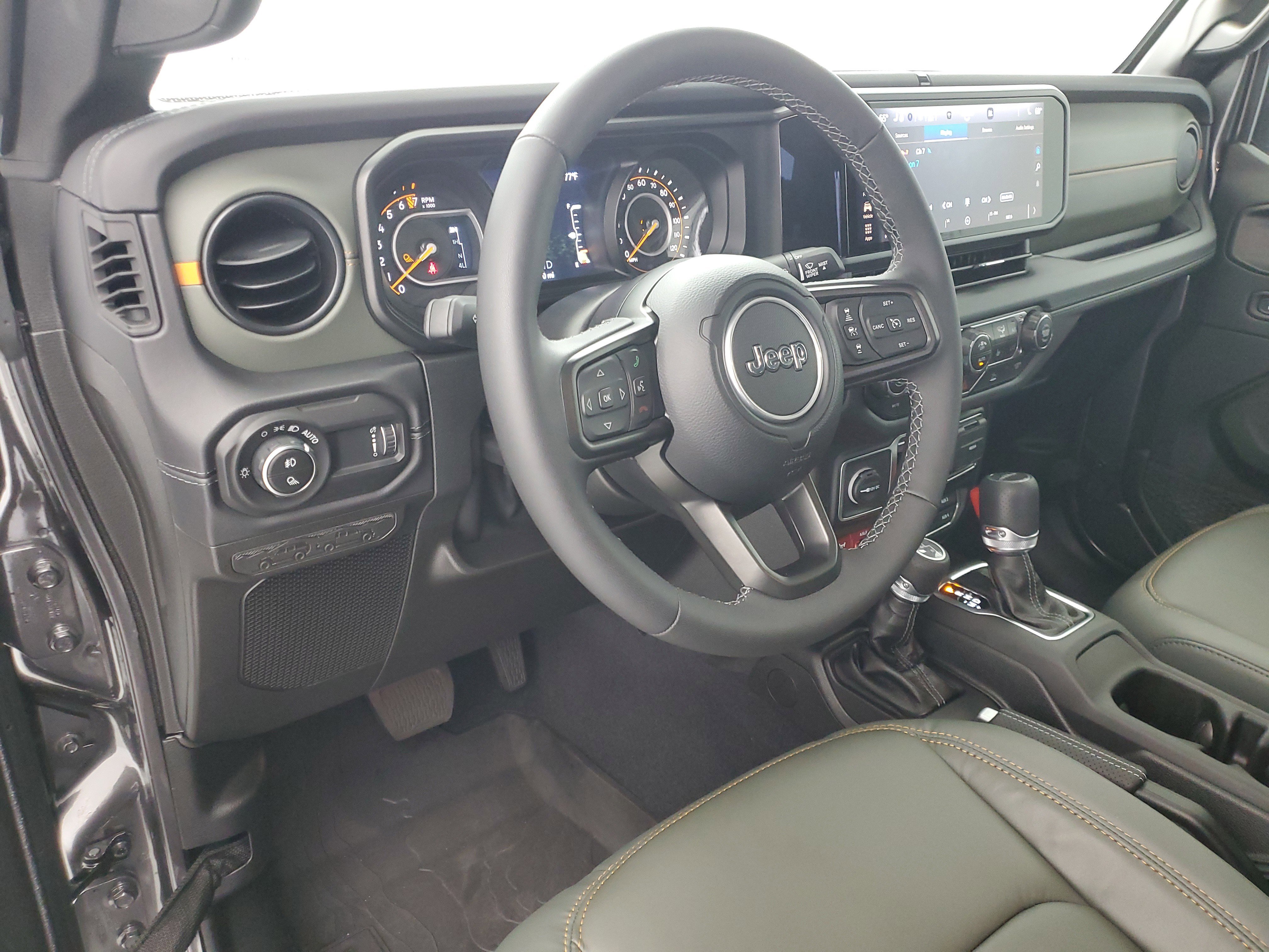 Used 2025 Granite Crystal Metallic Clearcoat Jeep Mojave image 17