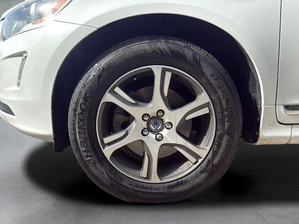 Used 2015 White Volvo T6 image 21