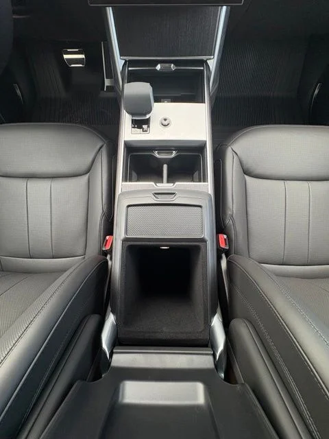 New 2026 Fuji White Land Rover SE image 27