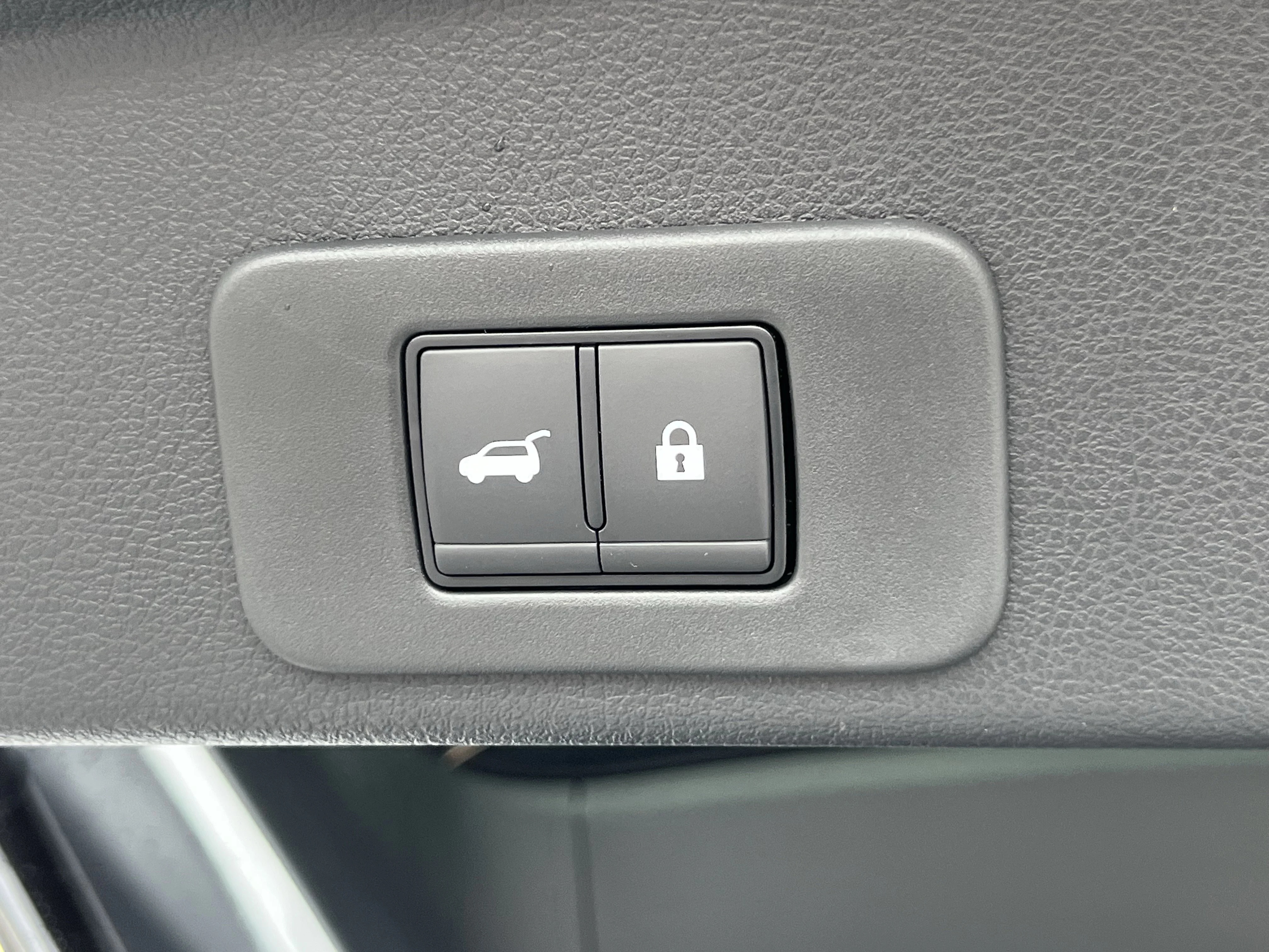 New 2026 Everest White Pearl TriCoat Nissan SL image 10
