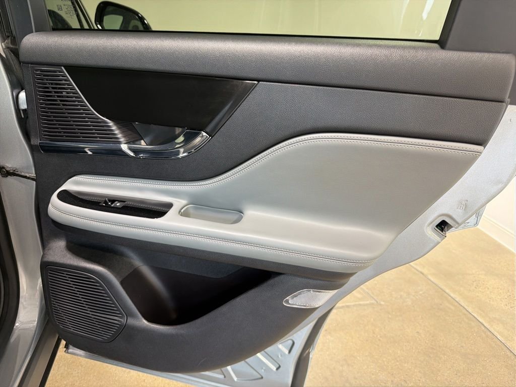 Used 2022 Silver Lincoln Standard image 25