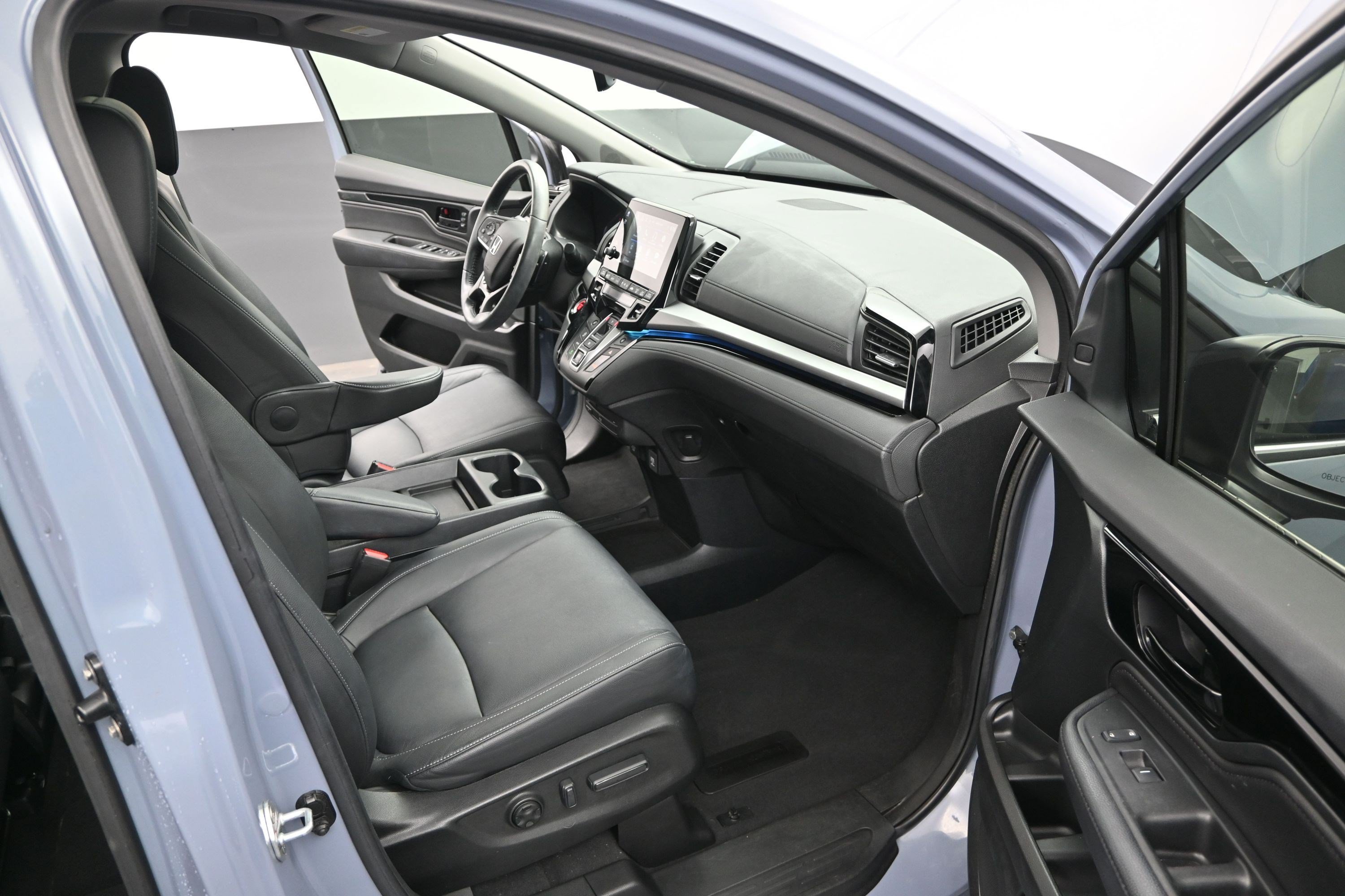 Used 2023 Sonic Gray Pearl Honda Touring image 11