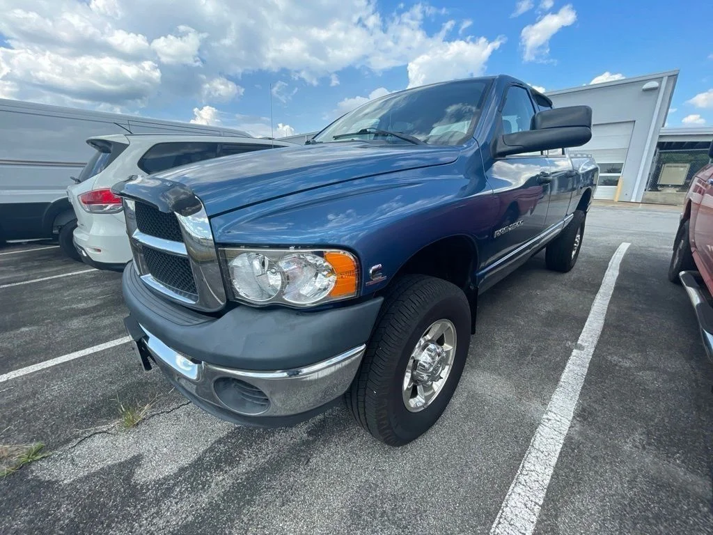 Used 2004 Blue Dodge SLT image 1