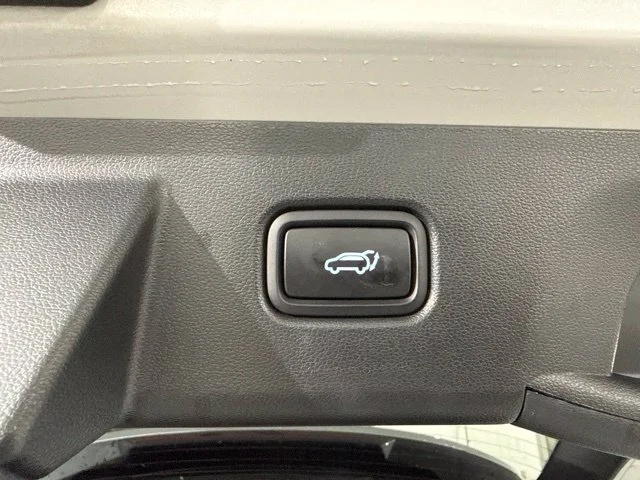 Used 2023 Silver Hyundai SEL image 12