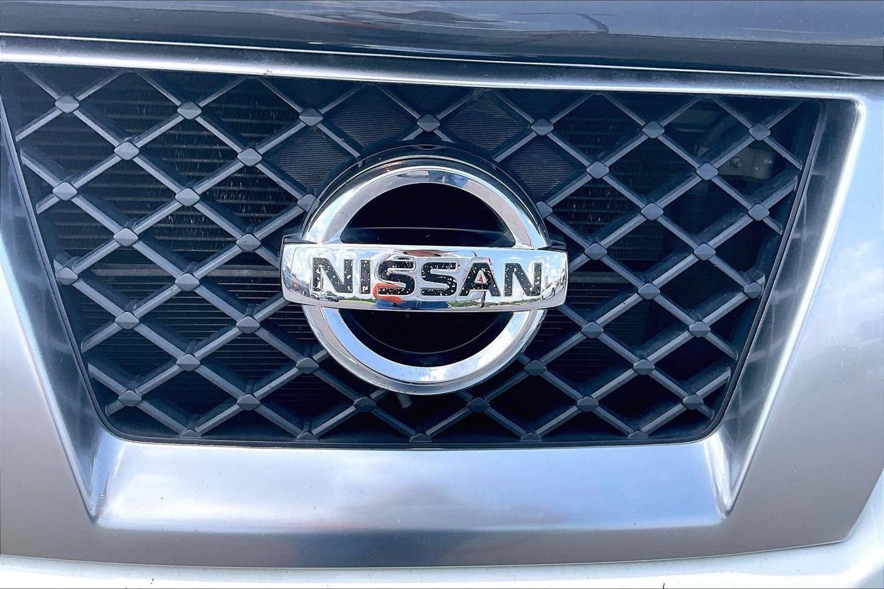 Used 2020 Glacier White Nissan Crew Cab SV 4x2 image 27