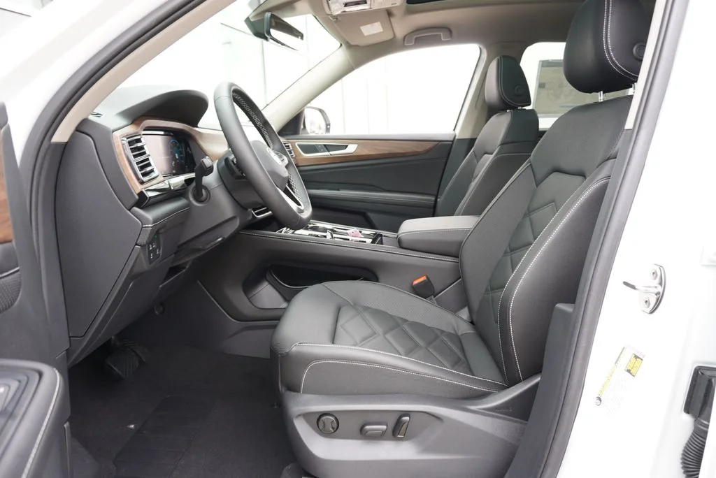 New 2026 White/off-white Volkswagen 2.0T SE w/Technology image 10