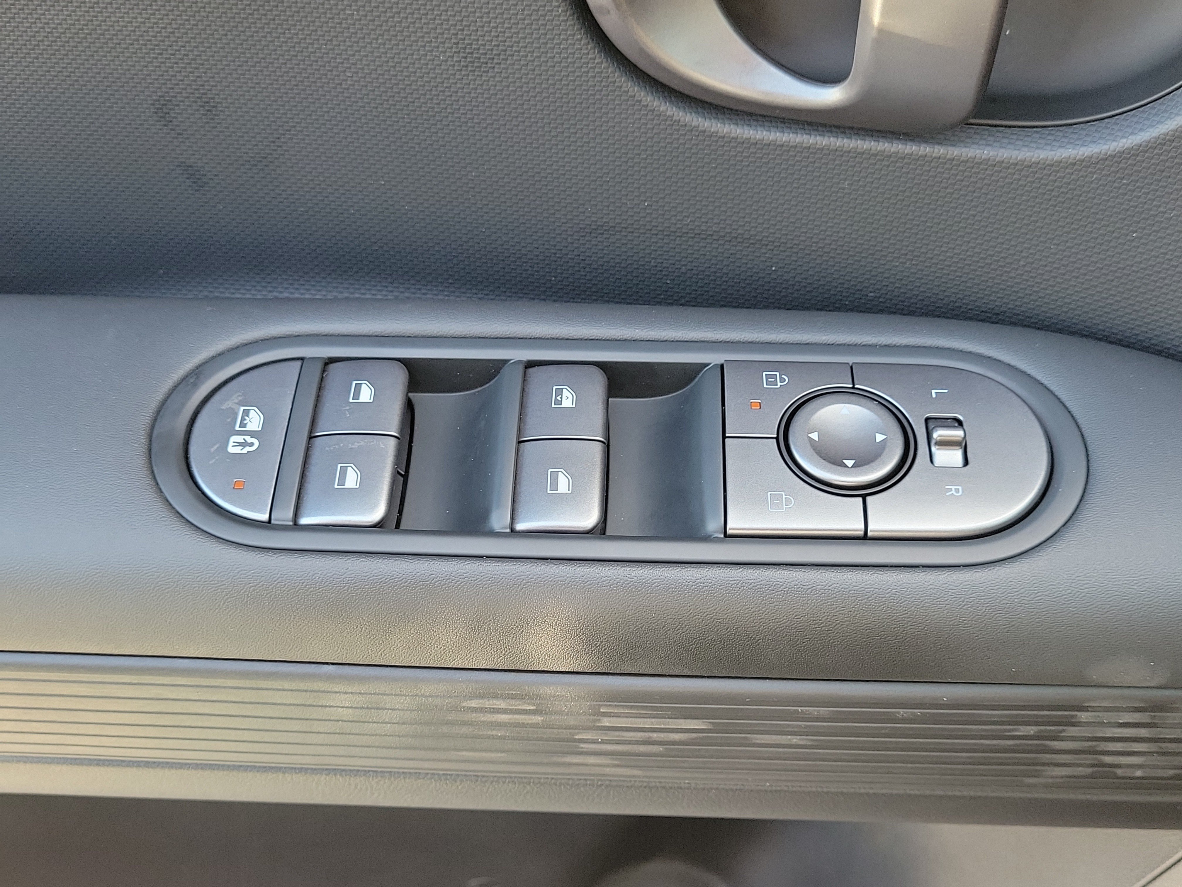 Used 2025 Teal Hyundai SE image 26