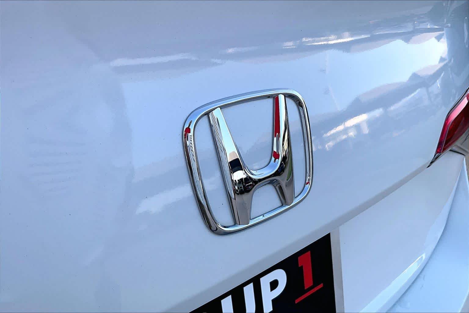 Used 2022 Platinum White Pearl Honda Sport image 29
