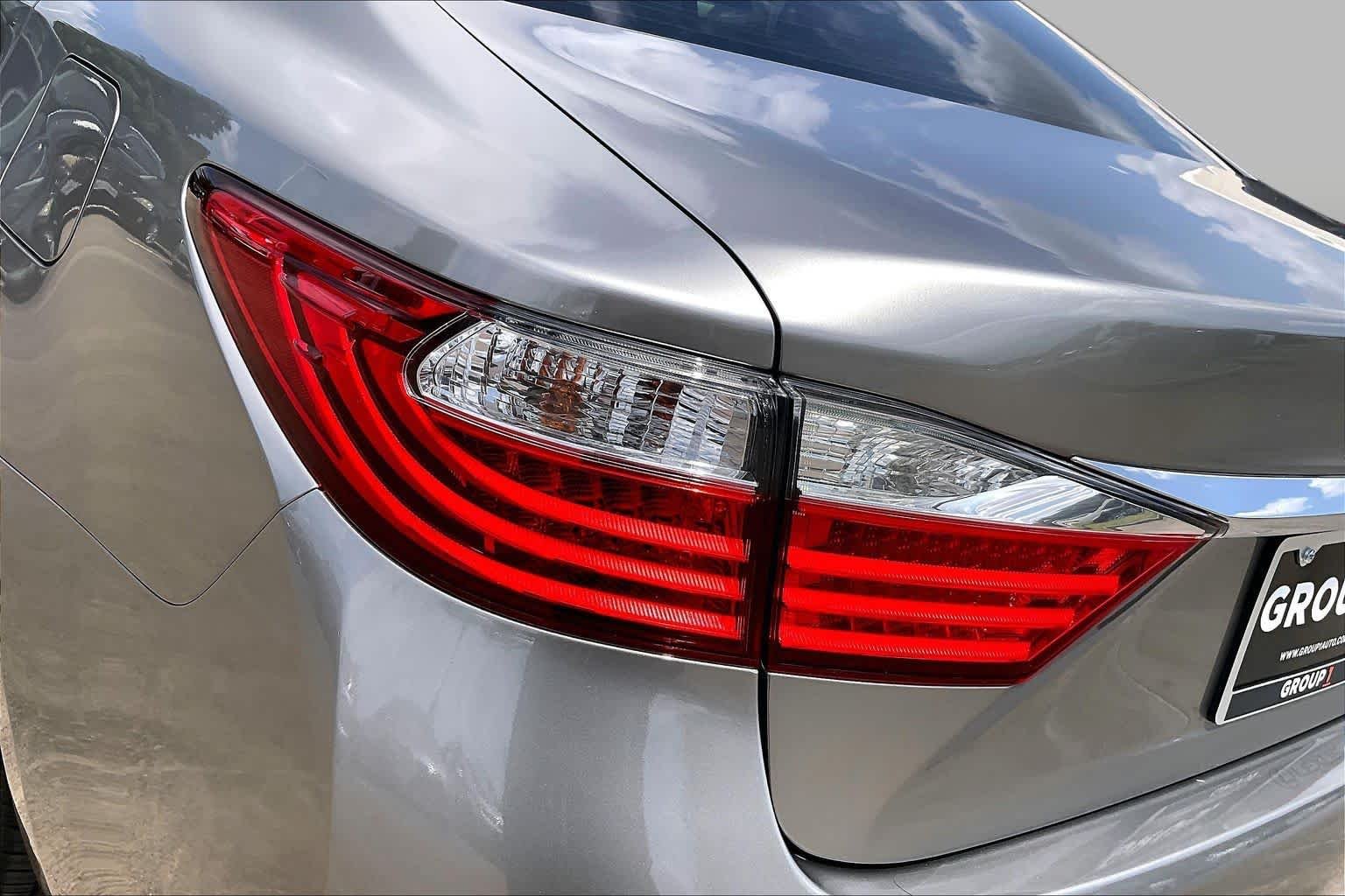 Used 2015 Atomic Silver Lexus  image 26