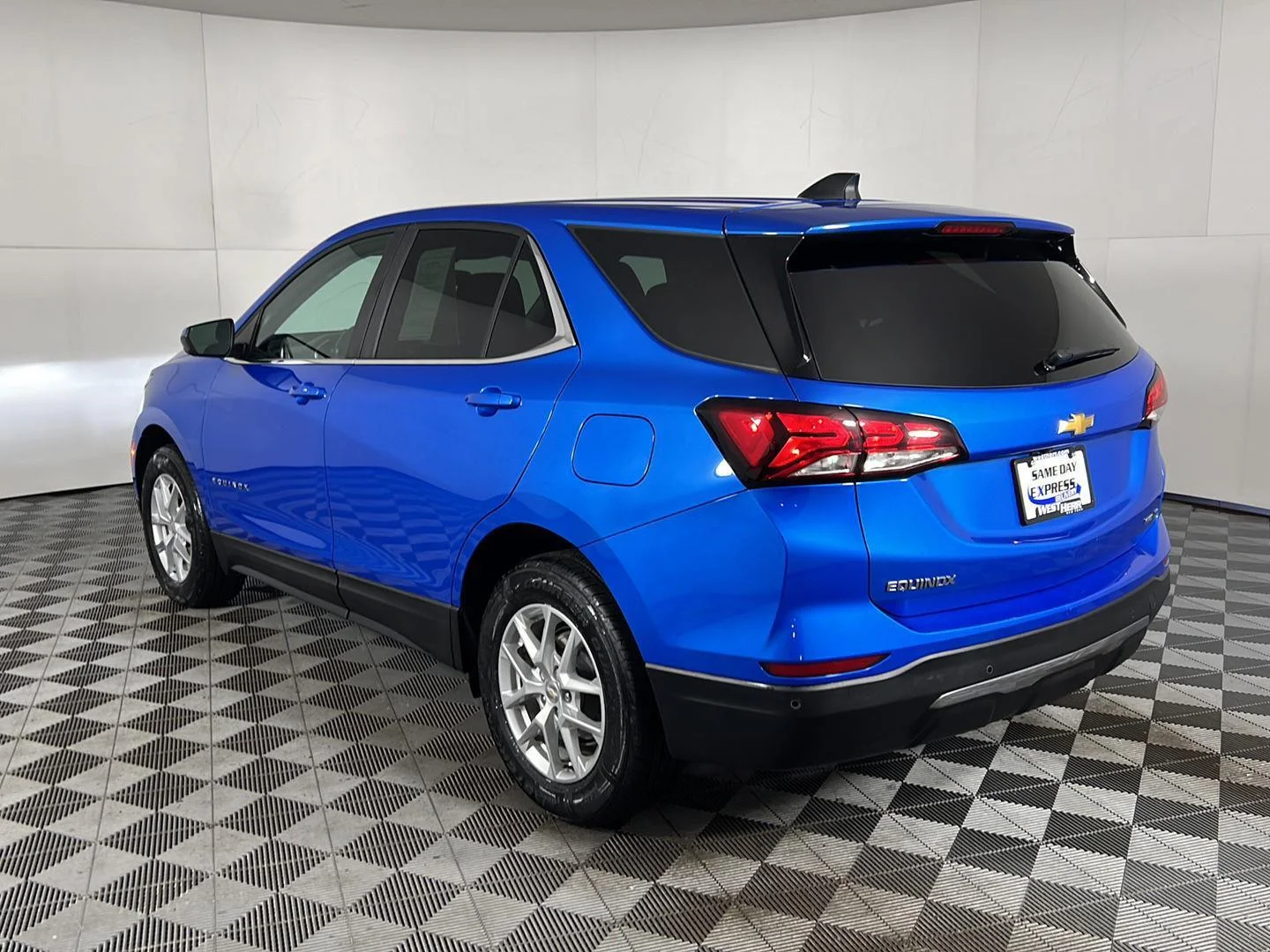 Used 2024 Riptide Blue Chevrolet LT image 4