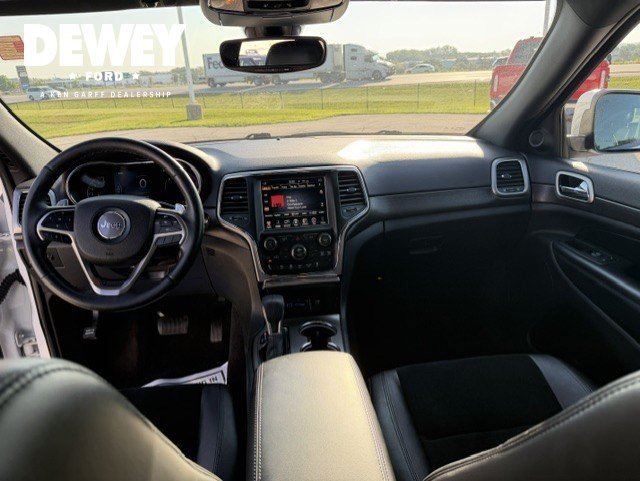 Used 2017 Bright White Clearcoat Jeep Altitude image 26
