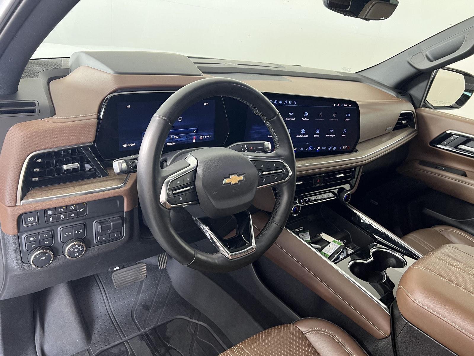Used 2025 Iridescent Pearl Tricoat Chevrolet High Country image 4