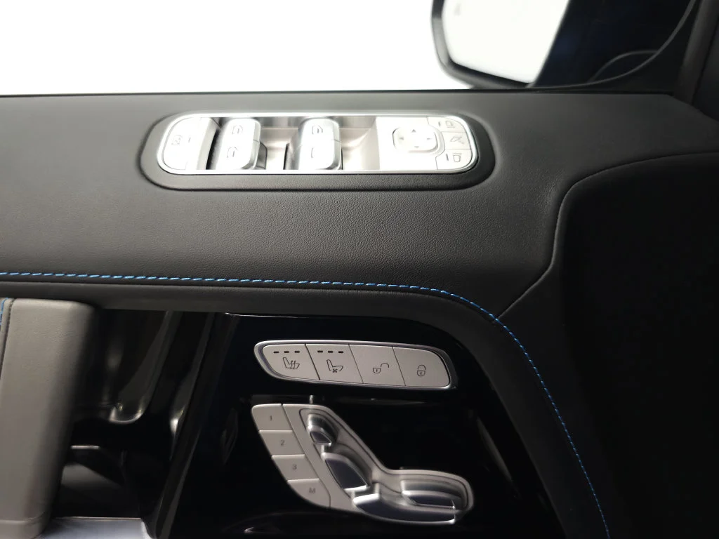 Used 2025 MANUFAKTUR South Sea Blue Magno Mercedes-Benz G 580 image 6