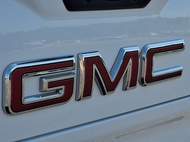 Used 2022 White GMC SLE image 30