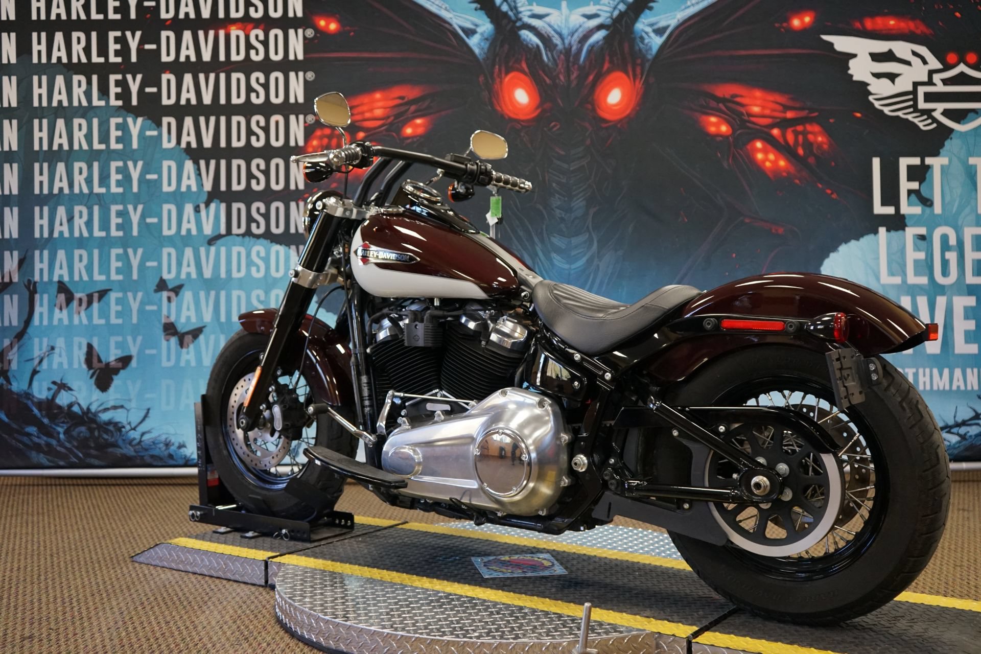 Used 2021 Midnight Crimson / Stone Washed White Pearl Harley-Davidson  image 4