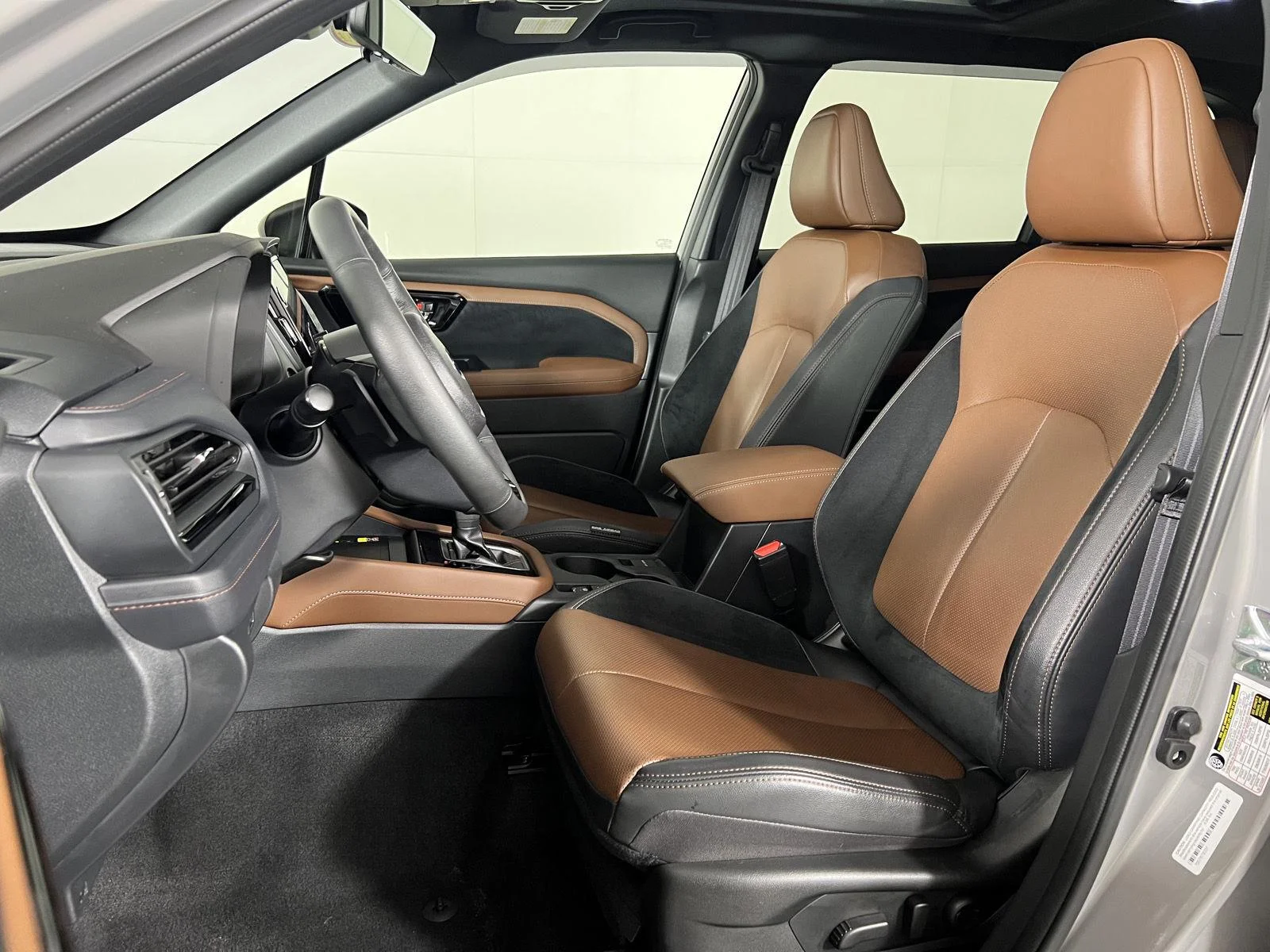Used 2025 River Rock Pearl Subaru Touring image 6