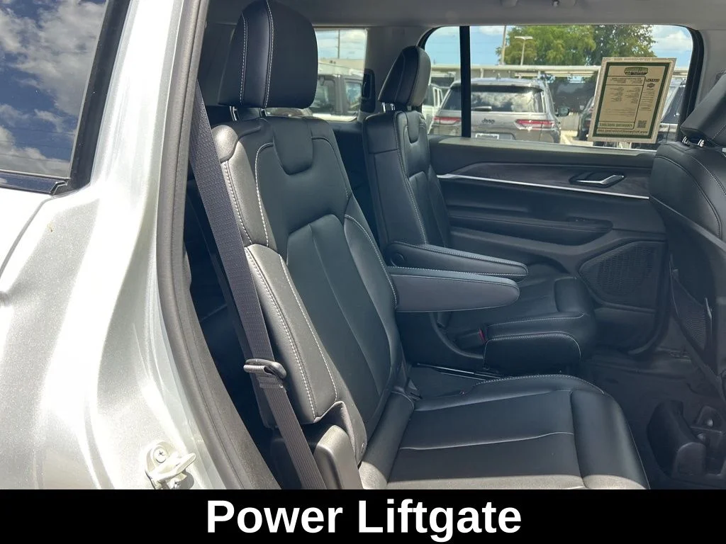 Used 2024 Silver Jeep Limited image 27