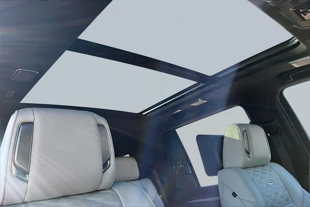 Used 2025 White Cadillac V-Series image 17